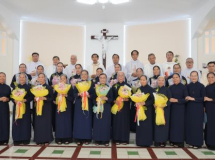 THÁNH LỄ TIÊN KHẤN VÀ TẠ ƠN NGÂN KHÁNH, KIM KHÁNH, NGỌC KHÁNH KHẤN DÒNG